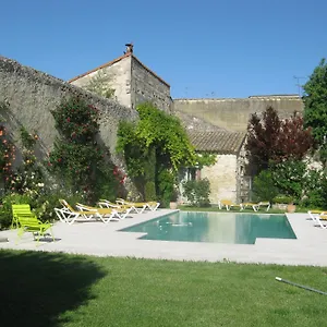 Les Jardins De La Livrée Bed & Breakfast