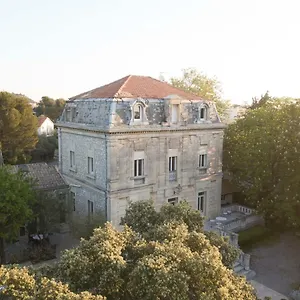 Logis Résidence Les Cèdres Hotel